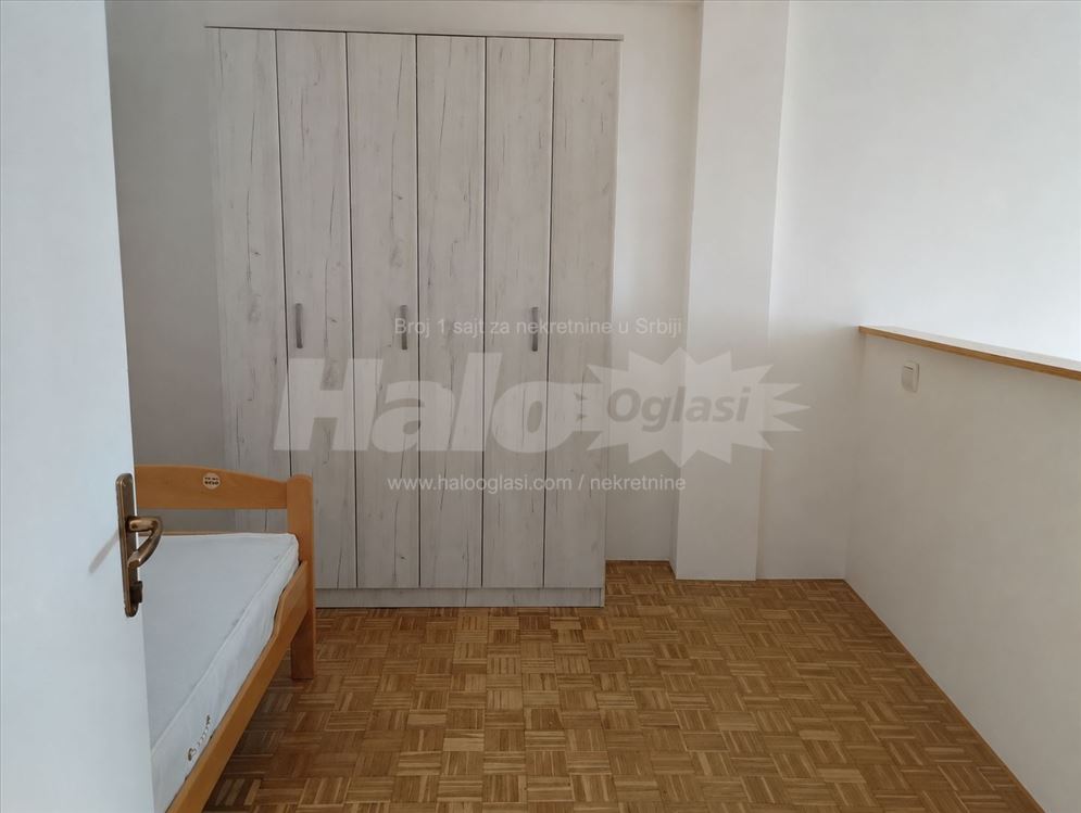 Dvoiposoban stan Blok 45, odmah useljiv — 3