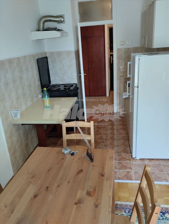 Dvoiposoban stan Blok 45, odmah useljiv — 4