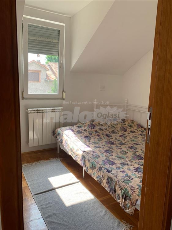 Dvoiposoban stan, na Ledinama, sa stvarima — 2