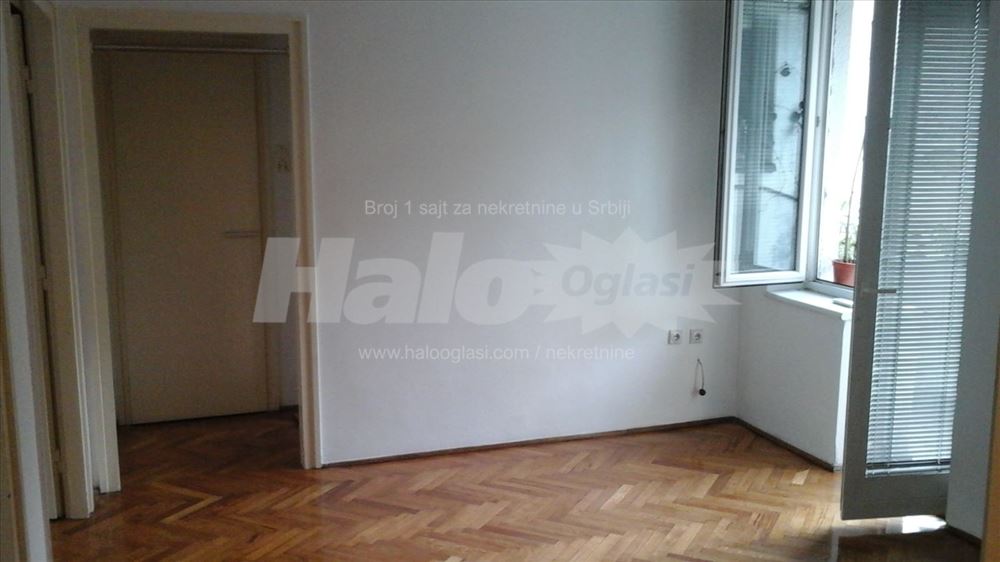 Dvoiposoban stan na odlicnoj lokaciji — 2