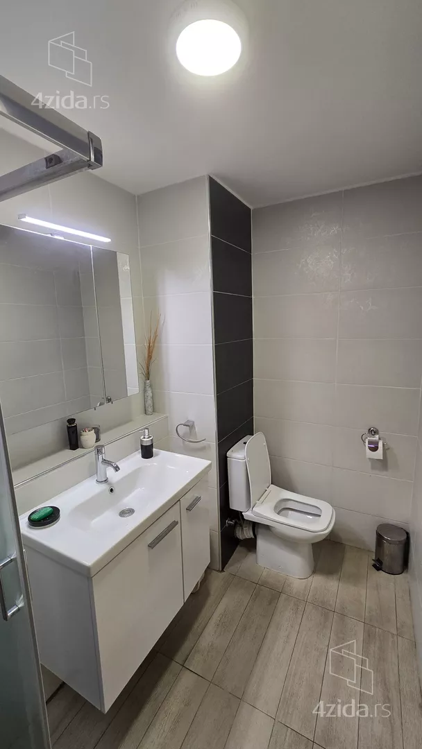 Dvoiposoban stan na prodaju, Višnjički Venac 3, 225.000€, 72m² — 14