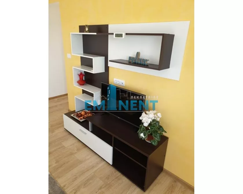 Dvoiposoban stan za izdavanje, Centar, 400€, 46m² — 4