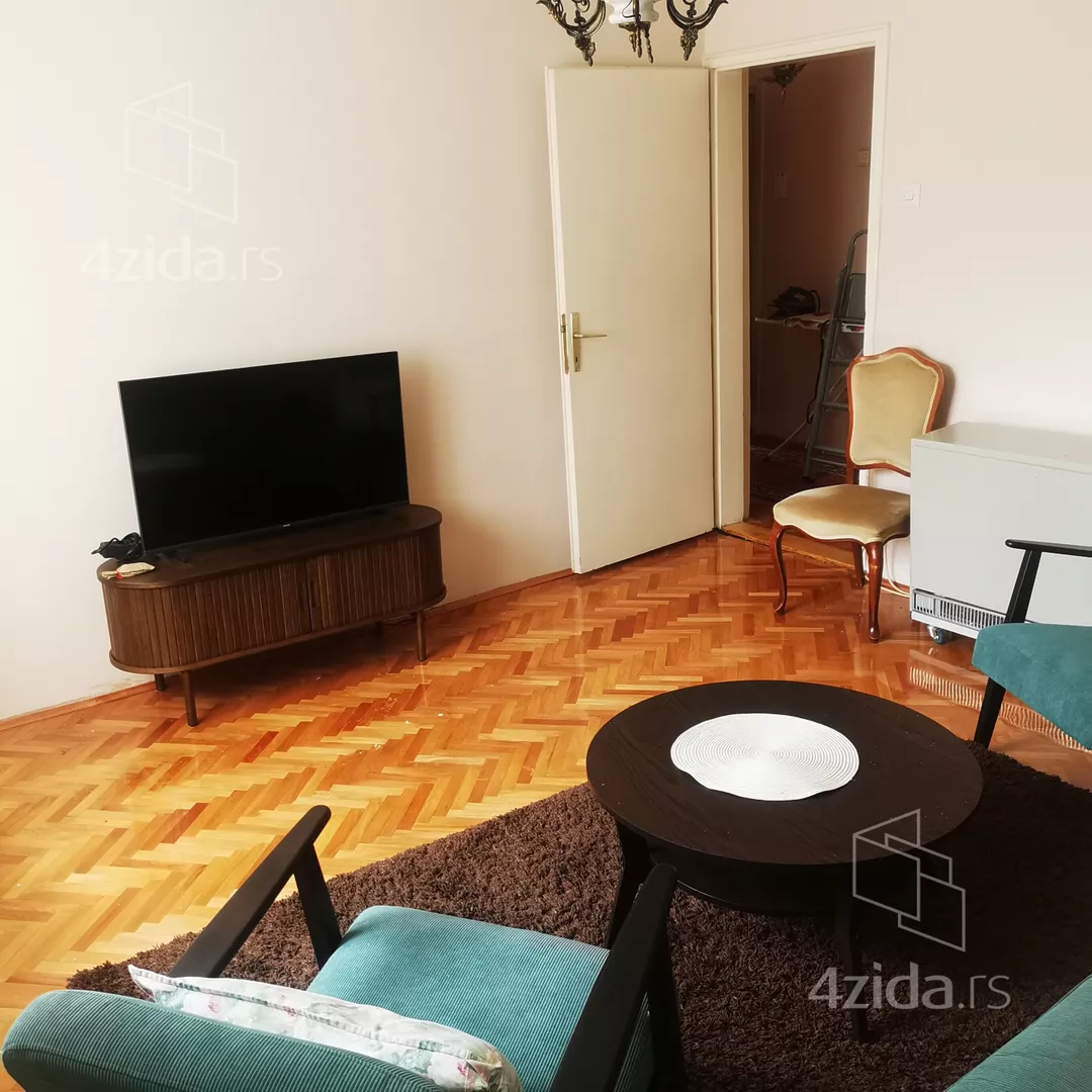 Dvoiposoban stan za izdavanje, Decembarska 13, 400€, 68m² — 5