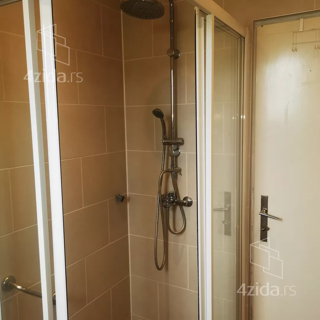 Dvoiposoban stan za izdavanje, Decembarska 13, 400€, 68m² — 9