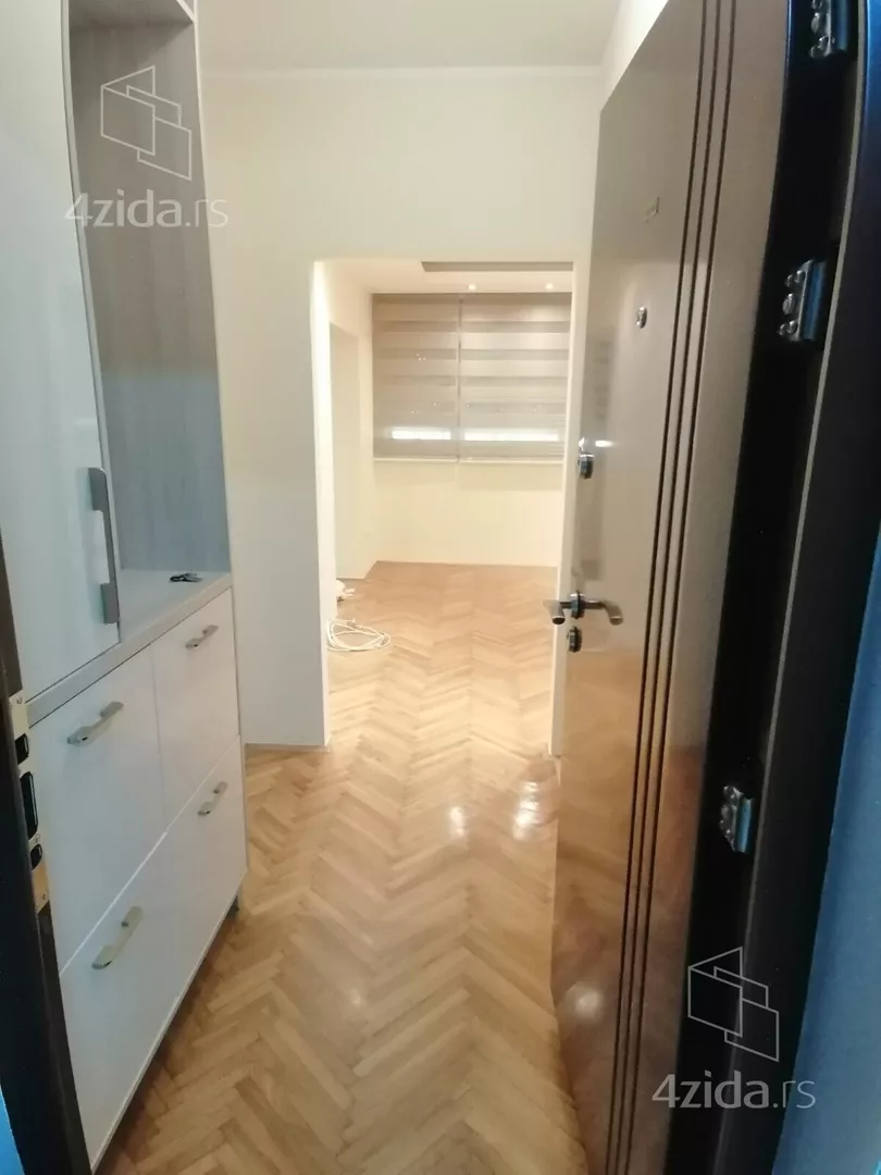 Dvoiposoban stan za izdavanje, Kanarevo Brdo, 600€, 60m² — 2