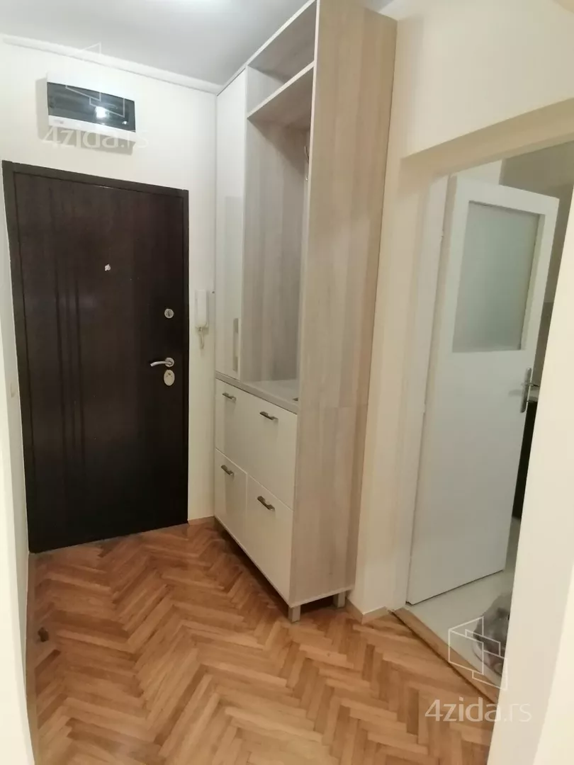 Dvoiposoban stan za izdavanje, Kanarevo Brdo, 600€, 60m² — 3