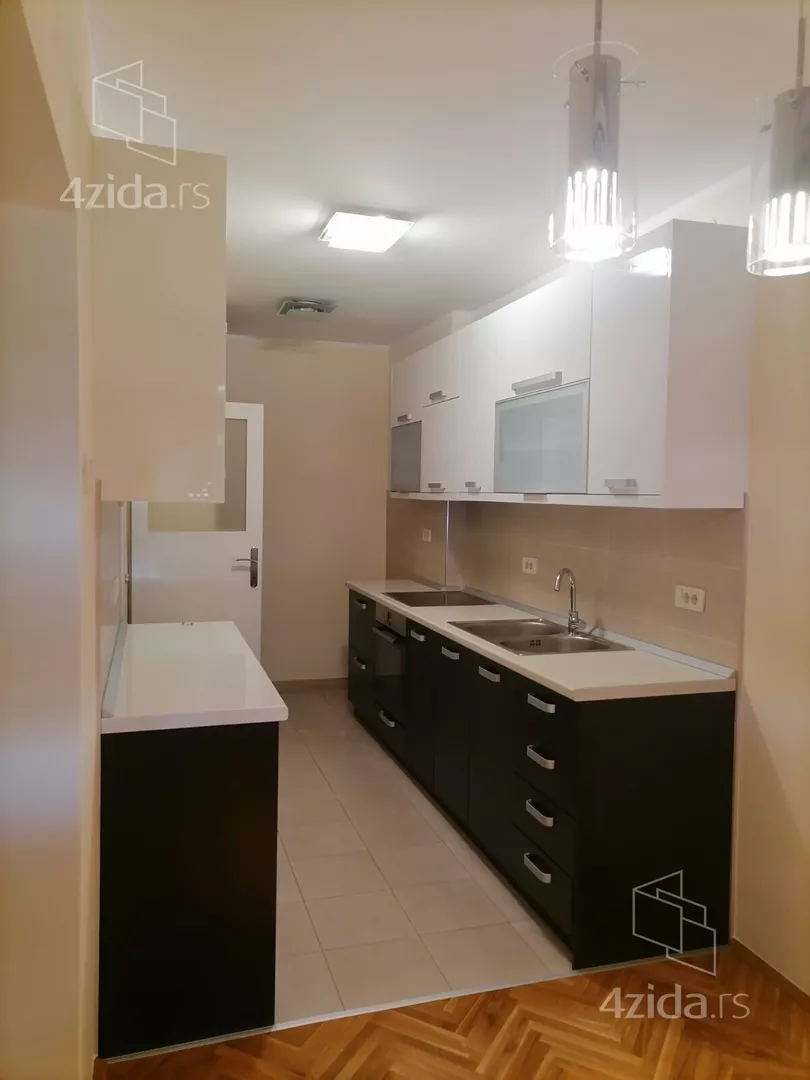 Dvoiposoban stan za izdavanje, Kanarevo Brdo, 600€, 60m² — 6