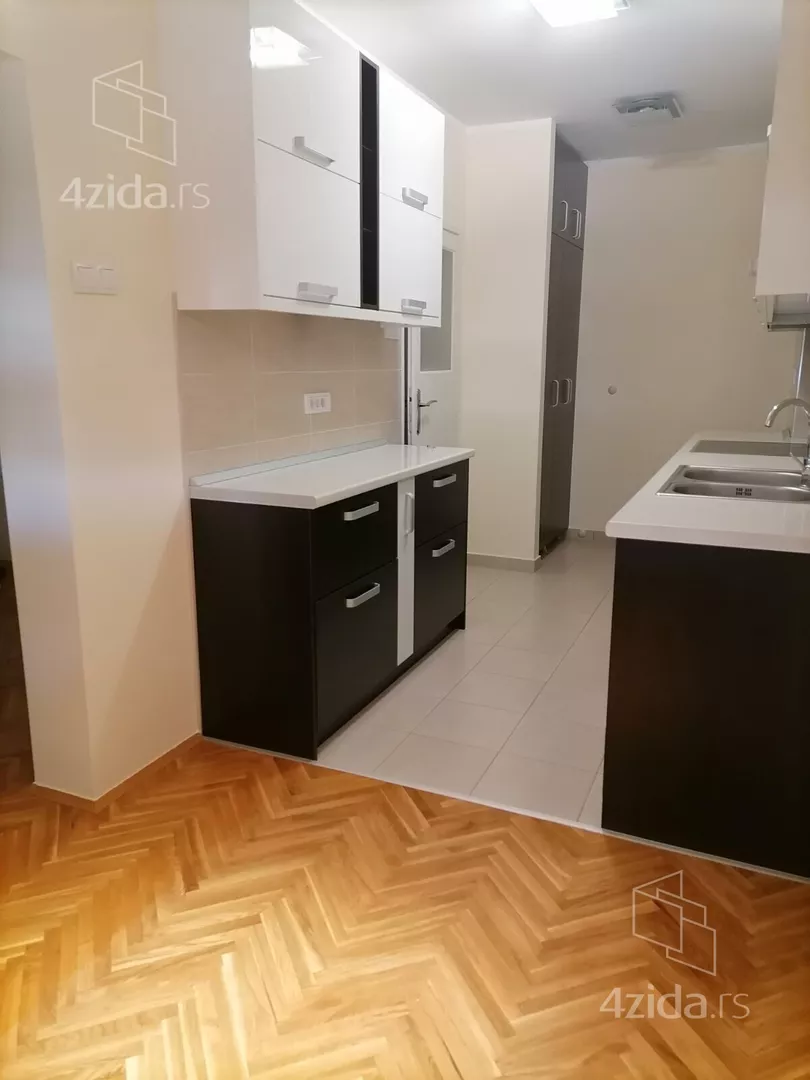 Dvoiposoban stan za izdavanje, Kanarevo Brdo, 600€, 60m² — 8