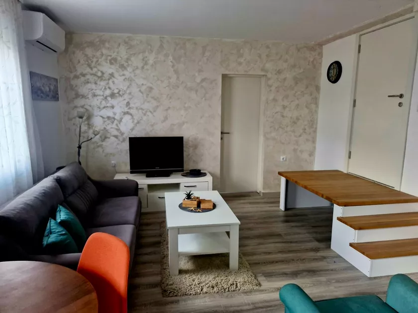 Dvoiposoban stan za izdavanje, Slobodana Đurića 12, 680€, 70m² — 5