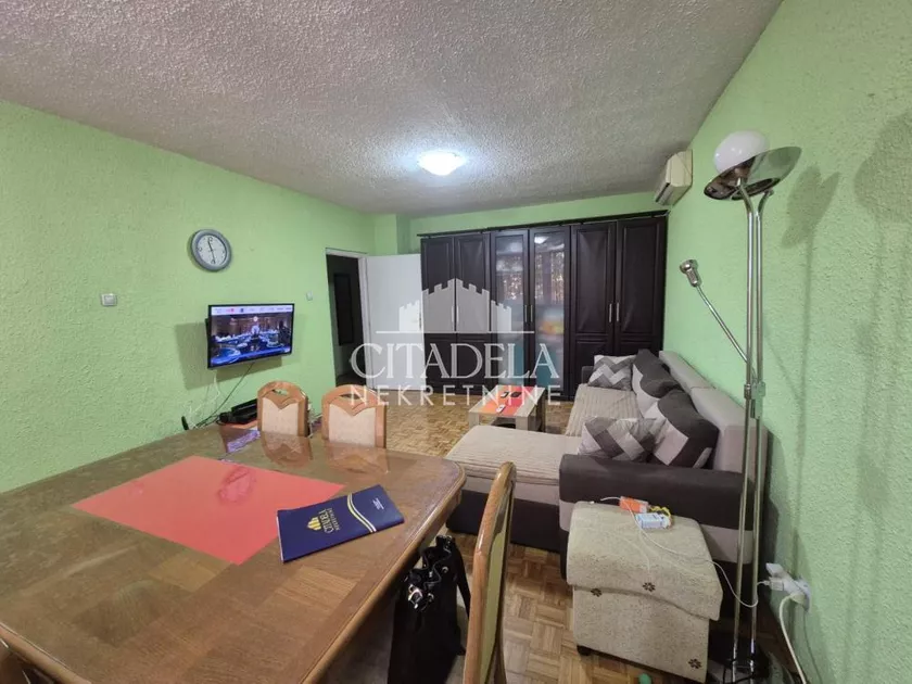 Dvoiposoban stan za izdavanje, Vidikovac, 350€, 55m² — 2
