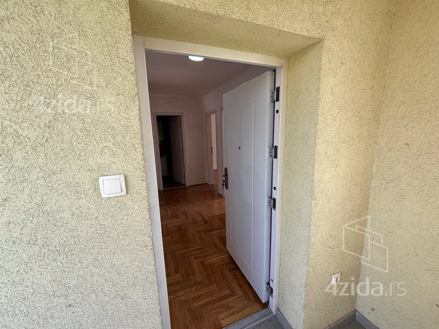 Dvoiposoban stan za izdavanje, Zmaja Ognjenog Vuka 3, 450€, 87m² — 3