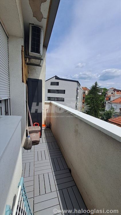 Dvoiposoban, uknjižen, može kredit, vlasnik — 8