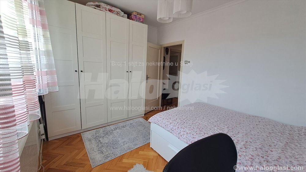 Dvoiposoban, uknjižen, može kredit, vlasnik — 12