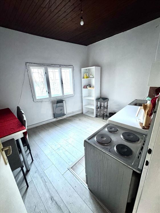 Dvorišna kuća sa ogradjenim dvorištem — 2