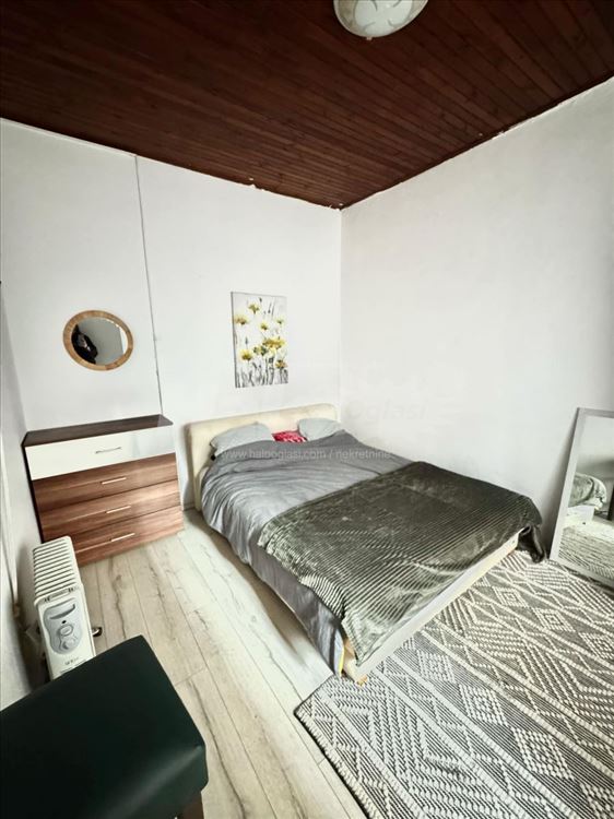 Dvorišna kuća sa ogradjenim dvorištem — 3