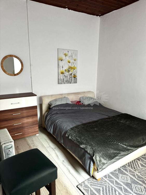 Dvorišna kuća sa ogradjenim dvorištem — 4
