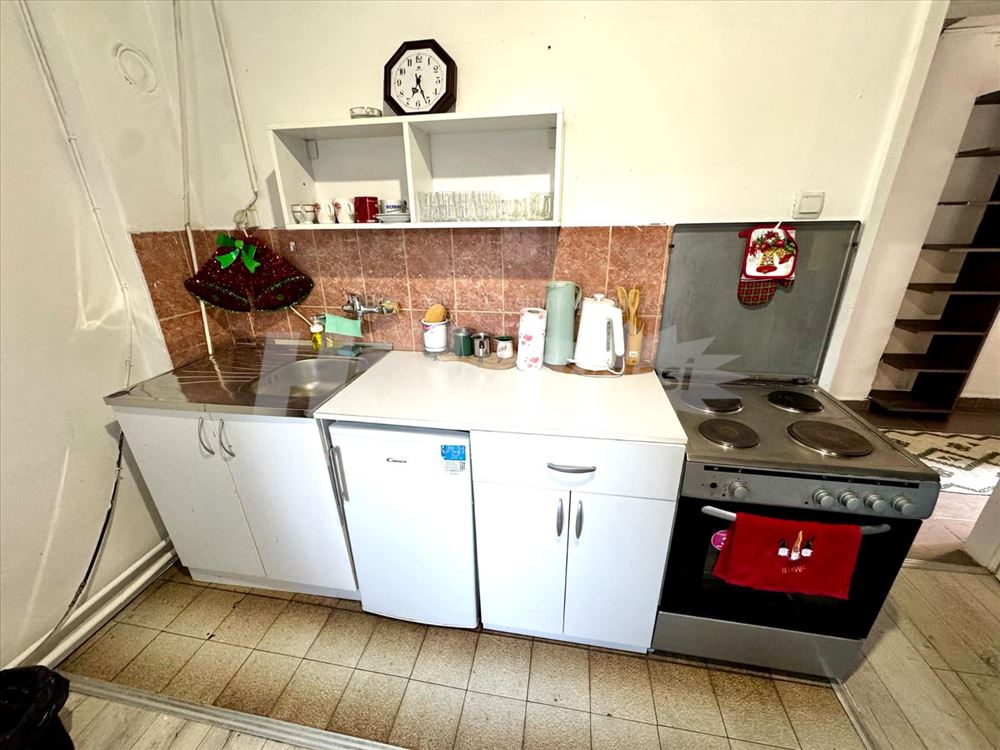 Dvorišna kuća sa ogradjenim dvorištem — 7