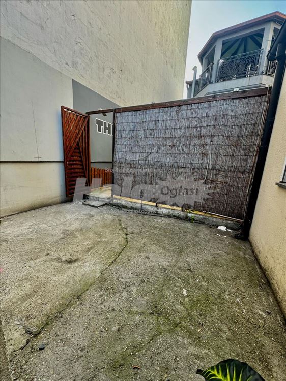 Dvorišna kuća sa ogradjenim dvorištem — 9