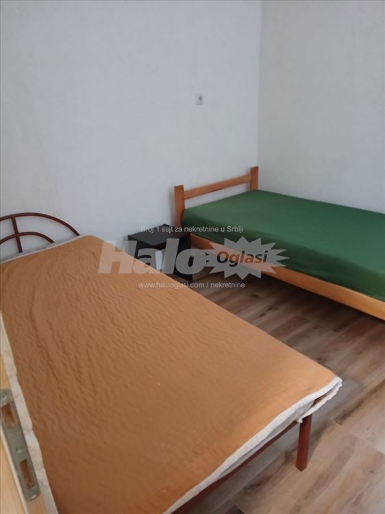 Dvorišni stan,Klinički centar,Ste co 0617360208 — 5