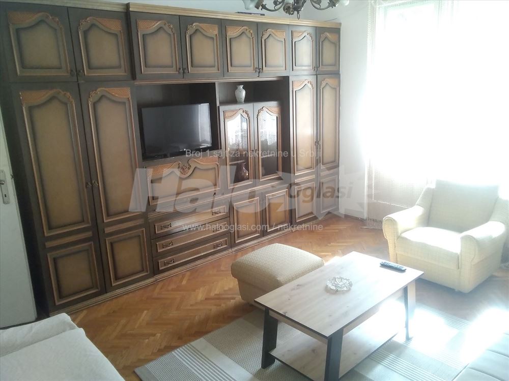 Dvosoban, 42m2, Bulevar despota Stefana, kod SUP-a — 2