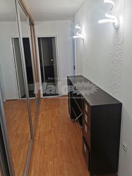Dvosoban konforan stan 28 blok — 10