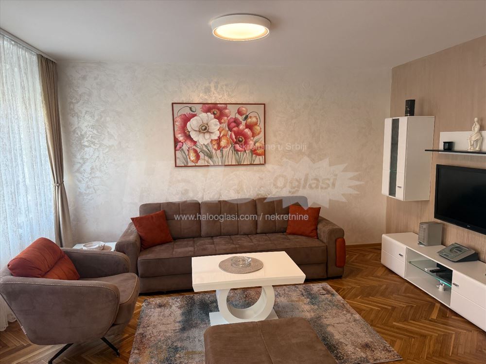 Dvosoban lux u Takovskoj pored botaničke bašte — 2