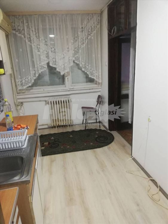dvosoban odvoje sobe miran kraj na duze parking — 7