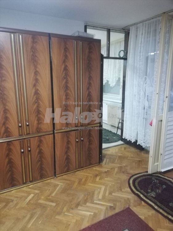 dvosoban odvoje sobe miran kraj na duze parking — 11