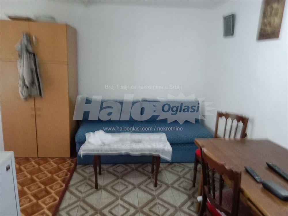 Dvosoban sta za jednu ili dve ženske osobe — 4