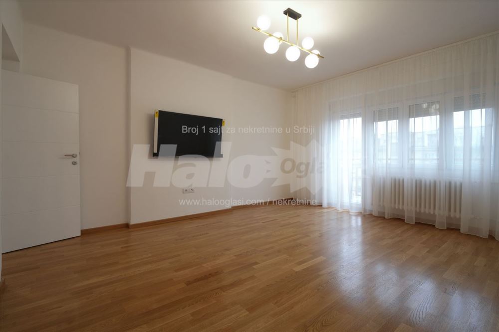 Dvosoban stan 58m2 Novi Beograd- full renoviran — 2