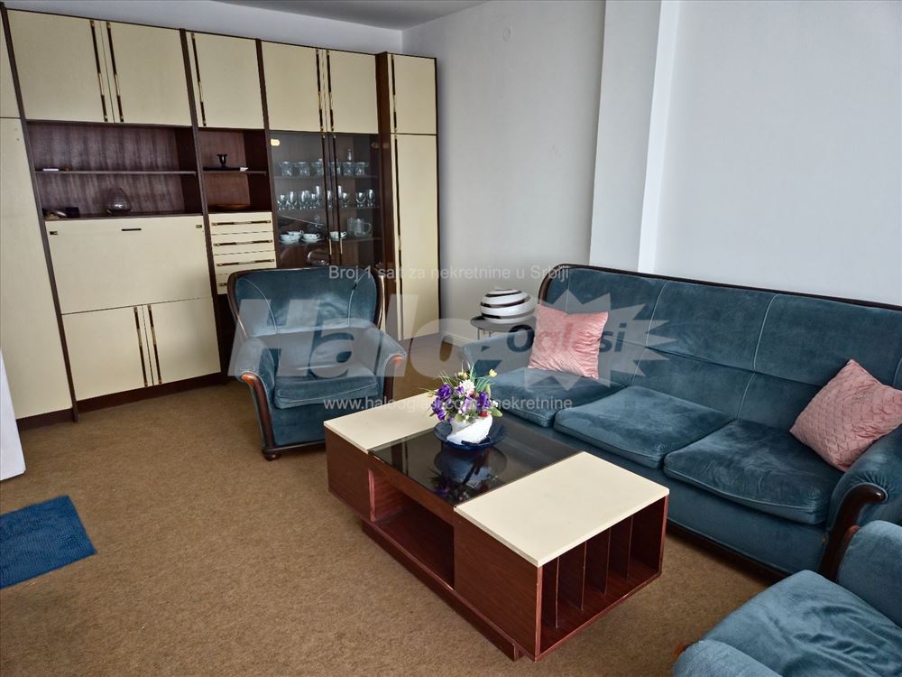 Dvosoban stan blok 33 kod Genexa renoviran — 10