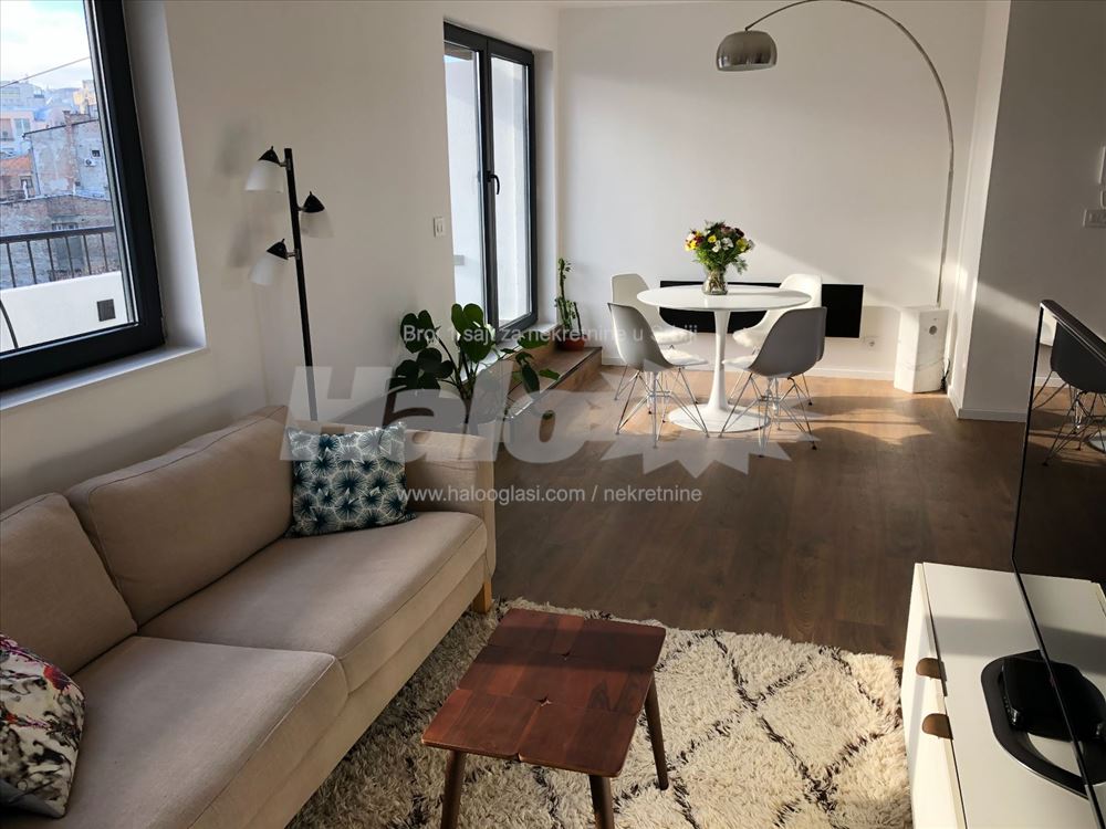 Dvosoban stan, Dorćol, 43m2, velika terasa — 2