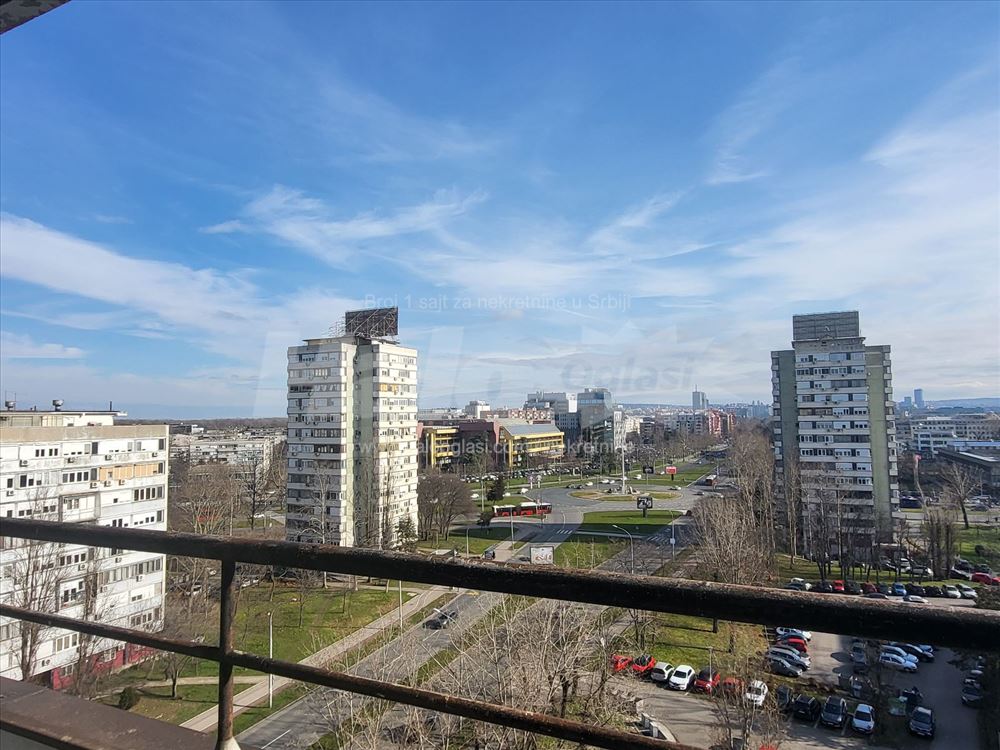Dvosoban stan-Fontana-Panoramski pogled-Uknjizen — 12