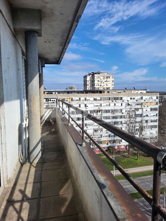 Dvosoban stan-Fontana-Panoramski pogled-Uknjizen — 13