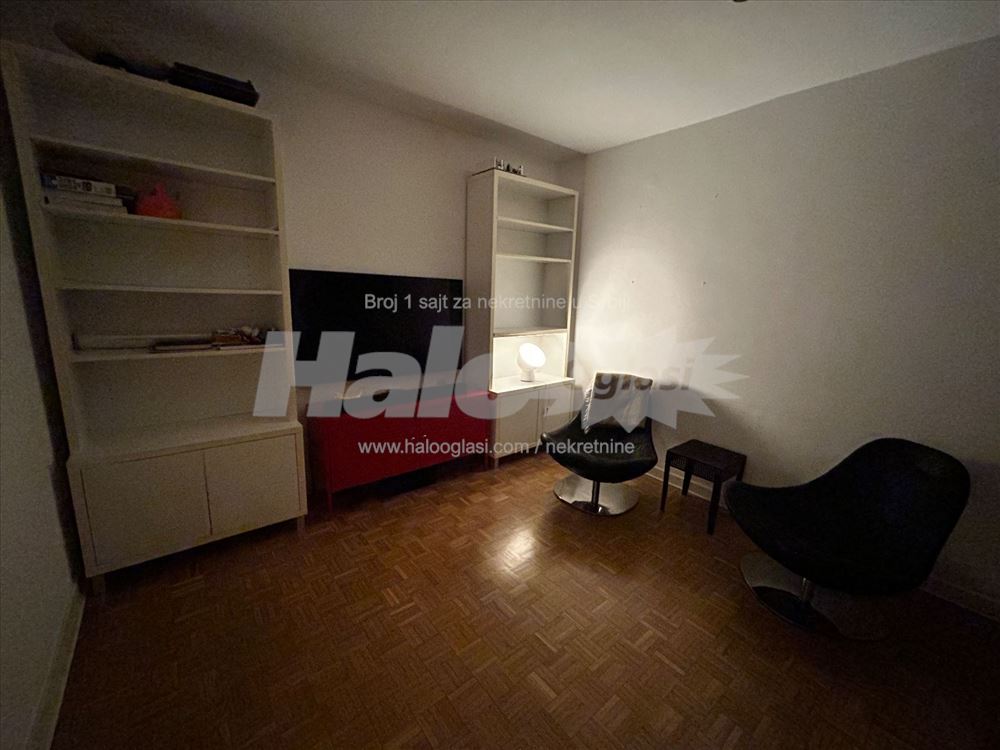 Dvosoban stan kod ekonomske škole — 6