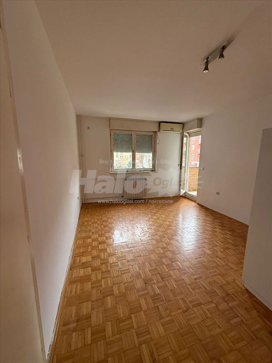 Dvosoban stan na odličnoj lokaciji — 8
