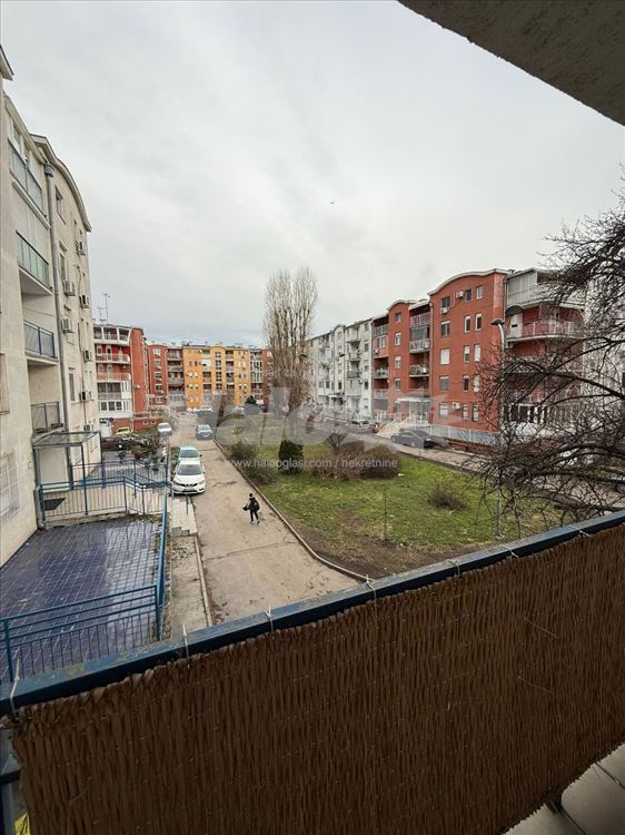 Dvosoban stan na odličnoj lokaciji — 11