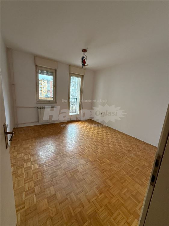 Dvosoban stan na odličnoj lokaciji — 14