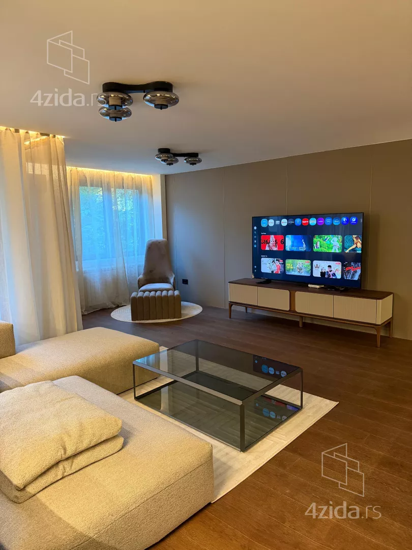 Dvosoban stan na prodaju, Marine Veličković 18, 240.000€, 72m² — 3