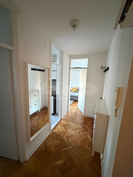 Dvosoban stan na Vozdovcu 43m2 + 9.45m2 lodja — 9