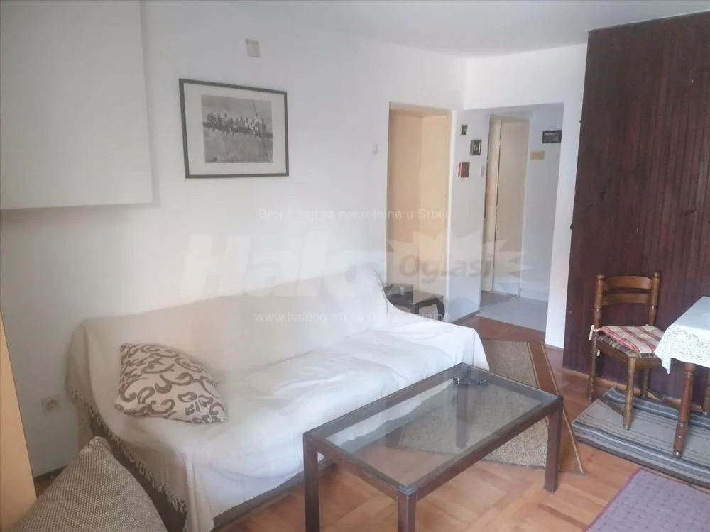 Dvosoban stan sa zasebnim dvorištem - Košutnjak — 2