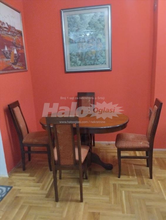 Dvosoban stan u centru grada — 2