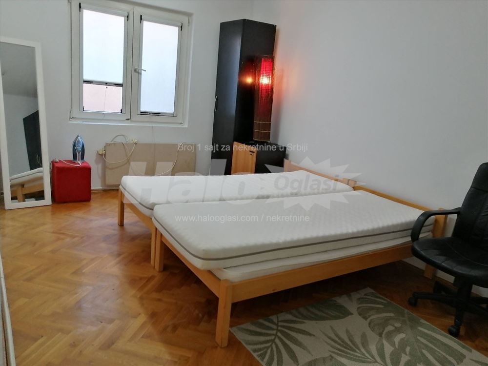 Dvosoban stan u centru Zemuna izdajemo od 10.08. — 4