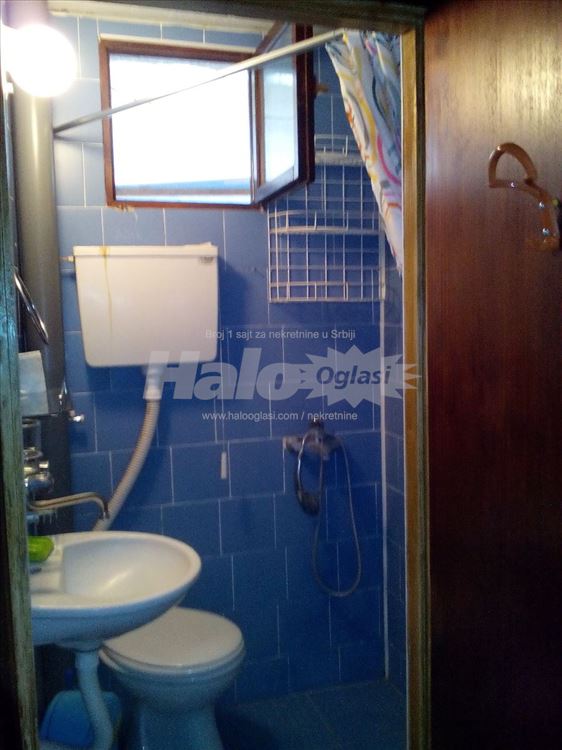 Dvosoban stan u centru Zemuna izdajemo od 10.08. — 5