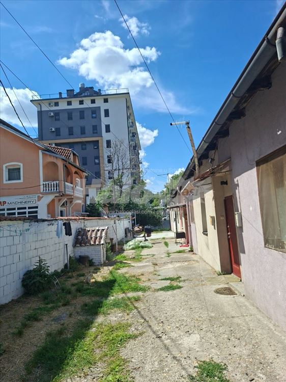 Dvosoban stan u centru Zemuna od 1,09,2026 — 13