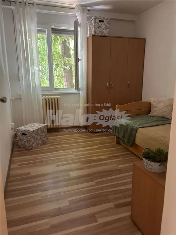 Dvosoban stan u strogom centru Obrenovca — 2