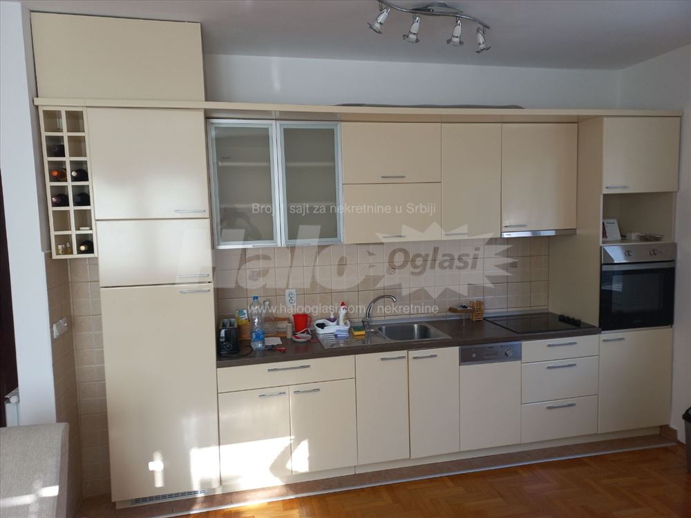 Dvosoban stan u učiteljskom naselju — 5
