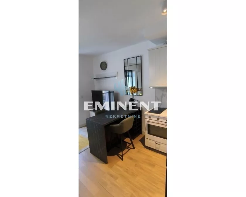 Dvosoban stan za izdavanje, Braće Ribnikar, 700€, 50m² — 4