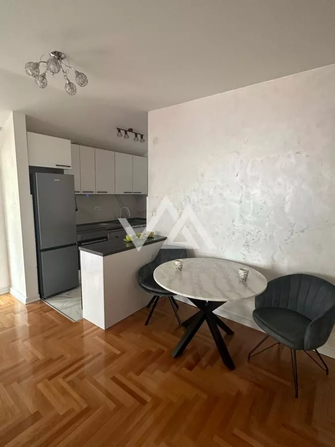 Dvosoban stan za izdavanje, Cara Dušana 107, 650€, 60m² — 4