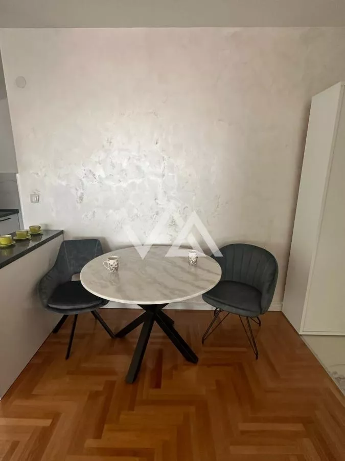 Dvosoban stan za izdavanje, Cara Dušana 107, 650€, 60m² — 5